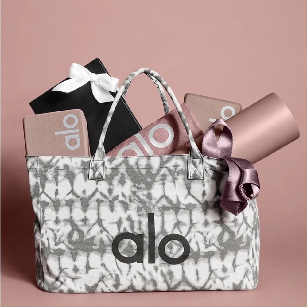 ALO YOGA ICONIC GREY TIE DYE CANVAS OVERSIZED SHOPPER TOTE **NWT** - Picture 10 of 16